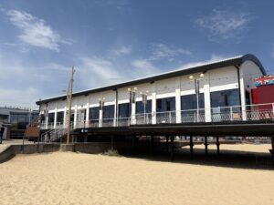 Seaside arcade builder, curved barrel roof